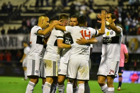 Olimpia aprovecha la frenada de sus perseguidores